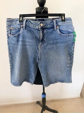 GAP 9 in Bermuda shorts NWT